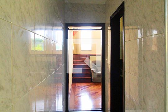 Corredor de casa para alugar com 1 quarto, 62m² em Vila Bela Vista, Santo André