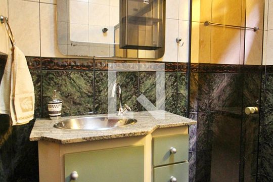 Banheiro de casa para alugar com 1 quarto, 62m² em Vila Bela Vista, Santo André