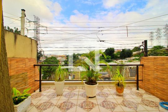 Vista de casa para alugar com 1 quarto, 62m² em Vila Bela Vista, Santo André