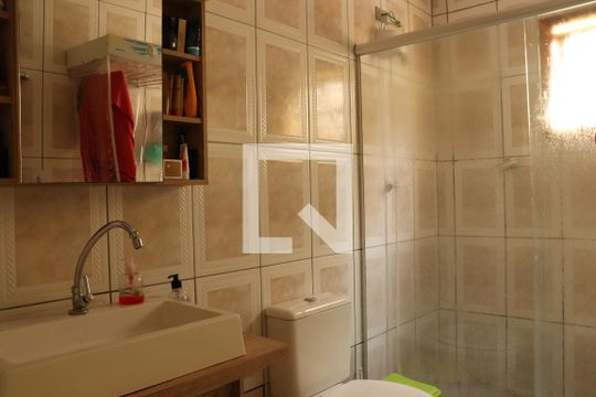 Banheiro de casa à venda com 2 quartos, 360m² em Santos Dumont, São Leopoldo