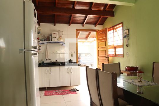 Cozinha de casa à venda com 2 quartos, 360m² em Santos Dumont, São Leopoldo