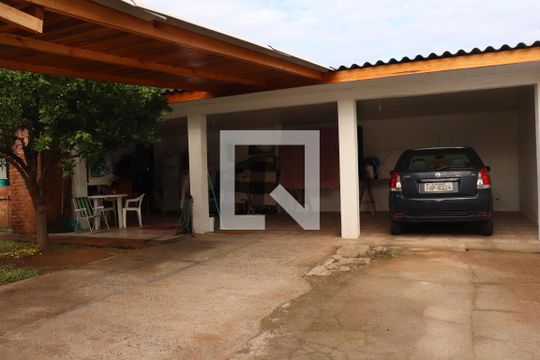 Quintal de casa à venda com 2 quartos, 360m² em Santos Dumont, São Leopoldo