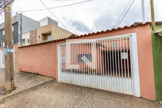 Fachada de casa à venda com 2 quartos, 250m² em Vila Curuçá, Santo André