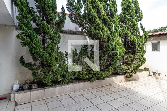Quintal de casa à venda com 3 quartos, 180m² em Santa Paula, São Caetano do Sul