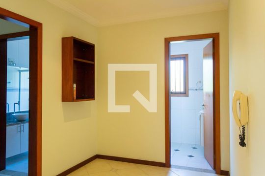 Corredor de casa para alugar com 3 quartos, 700m² em Jardim Ipanema (zona Sul), São Paulo