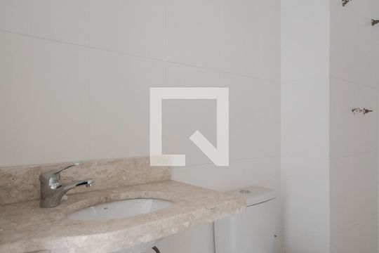 Banheiro de apartamento à venda com 1 quarto, 55m² em Floresta, Porto Alegre