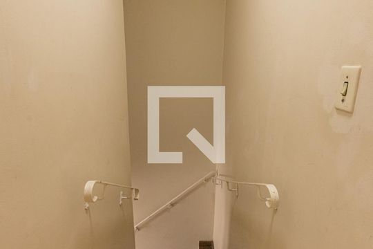 Escada de casa de condomínio à venda com 3 quartos, 100m² em Vila Gomes Cardim, São Paulo