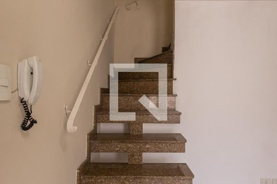 Escada de casa de condomínio à venda com 3 quartos, 100m² em Vila Gomes Cardim, São Paulo