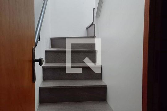 Escada de casa à venda com 4 quartos, 120m² em Campestre, São Leopoldo