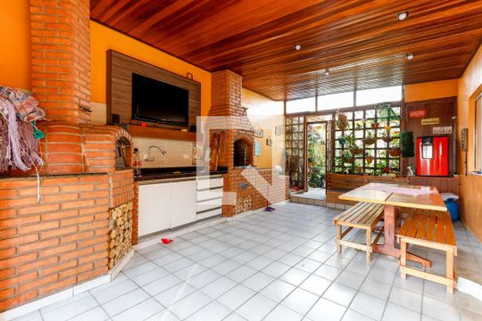 Churrasqueira de casa à venda com 3 quartos, 380m² em Jardim das Rosas (zona Norte), São Paulo
