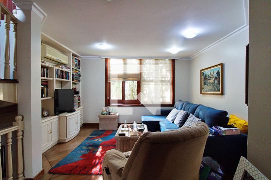 Sala de TV de casa de condomínio à venda com 4 quartos, 700m² em Residencial Morumbi, São Paulo
