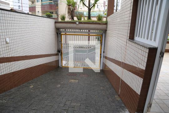 Rampa Garagem de apartamento para alugar com 1 quarto, 51m² em Caiçara, Praia Grande