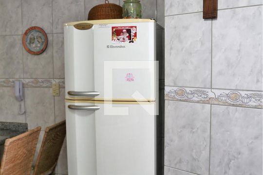 Cozinha de apartamento para alugar com 1 quarto, 51m² em Caiçara, Praia Grande