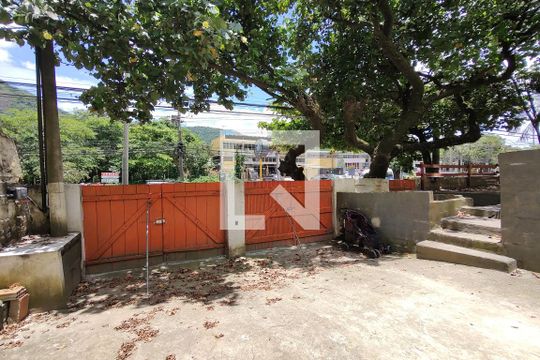 Garagem de casa para alugar com 3 quartos, 280m² em Jacarepaguá, Rio de Janeiro