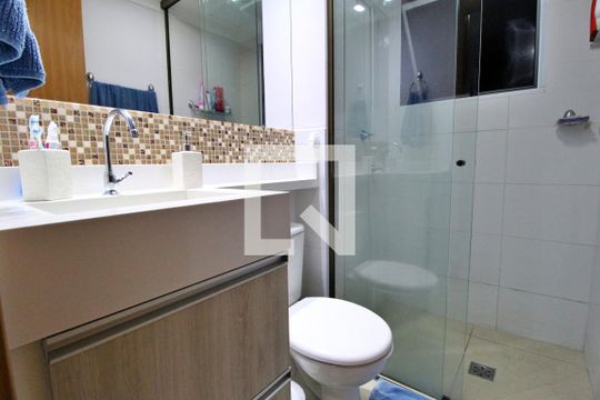 Banheiro de apartamento à venda com 2 quartos, 43m² em Jardim Centenário, Campinas