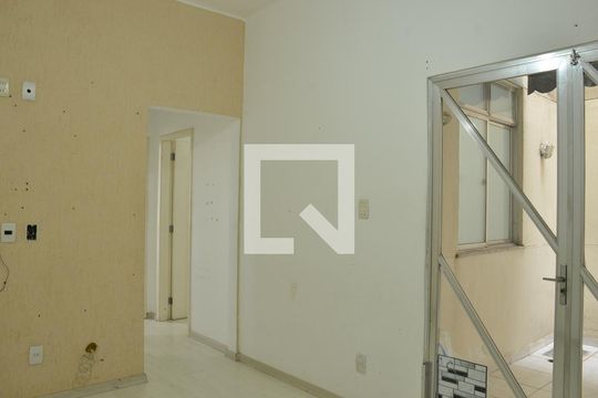 Sala de apartamento para alugar com 2 quartos, 68m² em Fonseca, Niterói