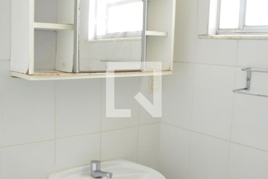 Banheiro Social de apartamento para alugar com 2 quartos, 68m² em Fonseca, Niterói