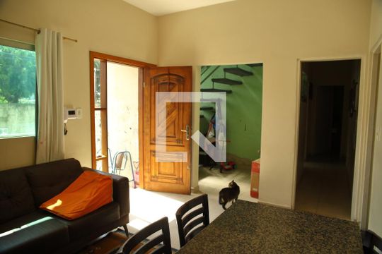 Sala de casa à venda com 6 quartos, 180m² em Alves Dias, São Bernardo do Campo