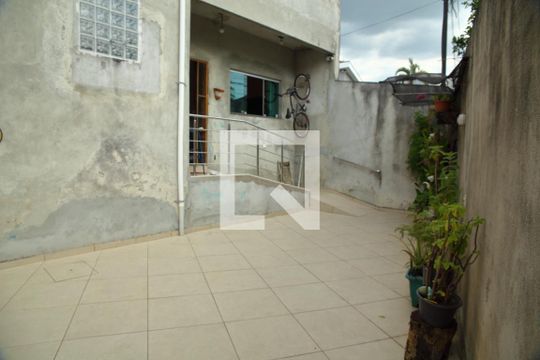 Garagem/Quintal  de casa à venda com 6 quartos, 180m² em Alves Dias, São Bernardo do Campo