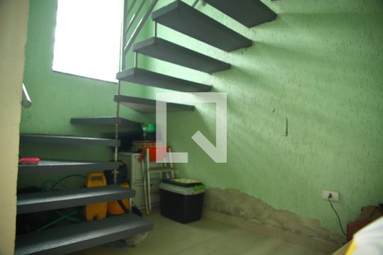Acesso andar superior  de casa à venda com 6 quartos, 180m² em Alves Dias, São Bernardo do Campo