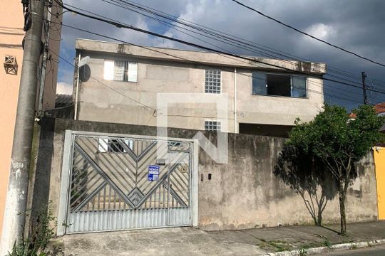 Fachada  de casa à venda com 6 quartos, 180m² em Alves Dias, São Bernardo do Campo