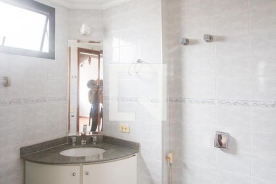 Banheiro de apartamento para alugar com 1 quarto, 61m² em Santo Amaro, São Paulo