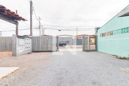 Área externa de casa para alugar com 2 quartos, 55m² em Iná, São José dos Pinhais