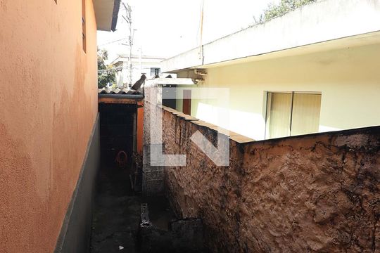 Corredor para Garagem de casa à venda com 2 quartos, 146m² em Vila Curuçá, Santo André