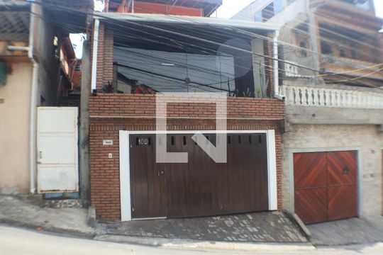 Fachada de casa à venda com 3 quartos, 240m² em Vila Engenho Novo, Barueri