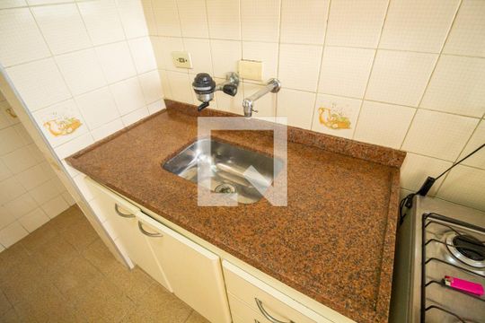 Cozinha  de apartamento para alugar com 2 quartos, 52m² em Jardim Celeste, São Paulo