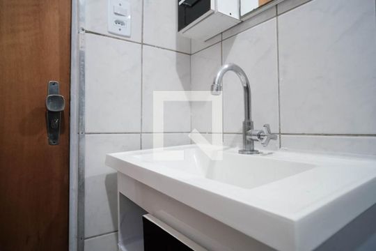 Banheiro de apartamento à venda com 2 quartos, 56m² em Vila Sílvia, São Paulo