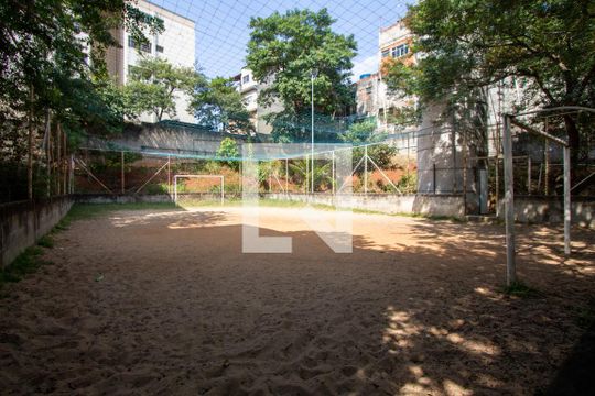 Quadra de apartamento para alugar com 2 quartos, 42m² em São Pedro, Osasco