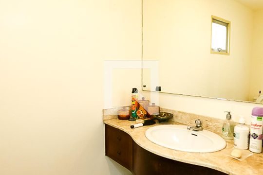 Lavabo de casa para alugar com 4 quartos, 240m² em Retiro Morumbi, São Paulo