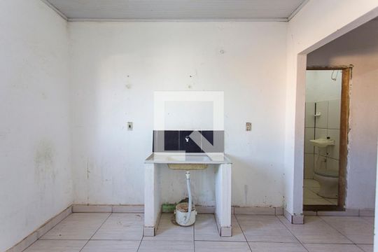 Sala/Cozinha de kitnet/studio para alugar com 1 quarto, 24m² em Laranjeiras, Uberlândia