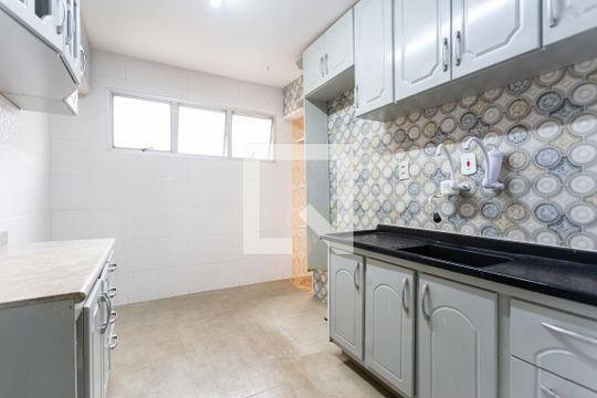Cozinha de apartamento para alugar com 3 quartos, 62m² em Piratininga, Osasco