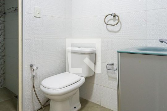 Banheiro de apartamento para alugar com 3 quartos, 62m² em Piratininga, Osasco