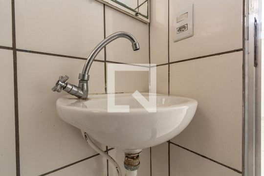 Banheiro de kitnet/studio para alugar com 1 quarto, 40m² em Cidade Intercap, Taboão da Serra