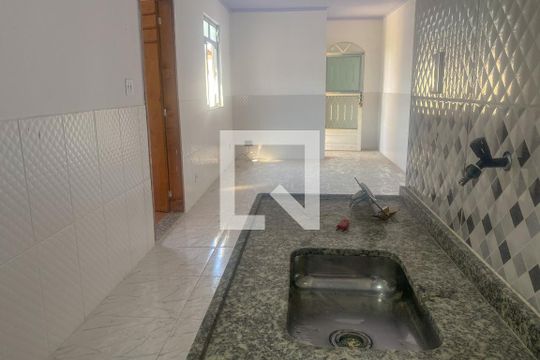 Cozinha de casa para alugar com 1 quarto, 55m² em Parque Uruguaiana, Duque de Caxias
