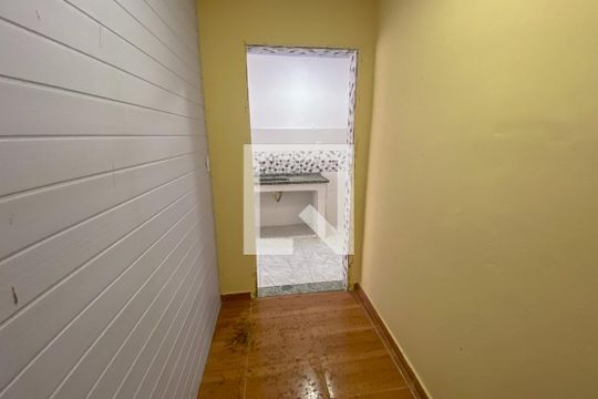 Quarto de Serviço de casa para alugar com 1 quarto, 55m² em Parque Uruguaiana, Duque de Caxias