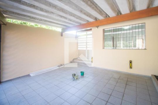 Garagem de casa à venda com 3 quartos, 150m² em Jardim Aeroporto, São Paulo