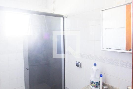 Banheiro de casa à venda com 3 quartos, 150m² em Jardim Aeroporto, São Paulo