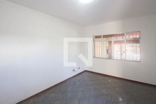 Casa à venda com 3 quartos, 150m² em Jardim Aeroporto, São Paulo