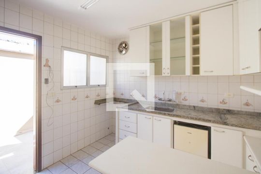 Cozinha de casa à venda com 3 quartos, 150m² em Jardim Aeroporto, São Paulo