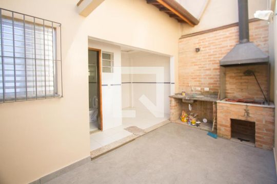 Quintal de casa à venda com 3 quartos, 150m² em Jardim Aeroporto, São Paulo