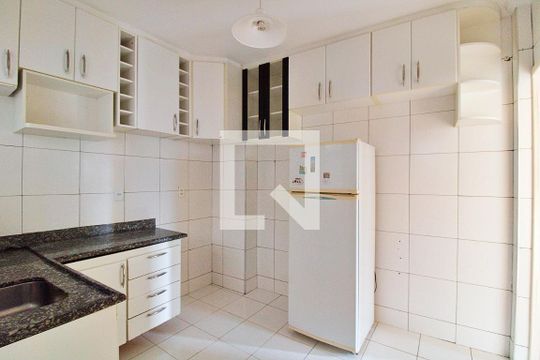 Cozinha de apartamento à venda com 2 quartos, 55m² em Jardim Monte Alegre, Taboão da Serra