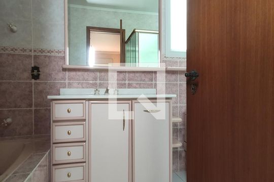 Banheiro da Suíte de apartamento à venda com 4 quartos, 268m² em Cristo Rei, São Leopoldo