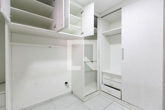 Quarto 1  de casa à venda com 4 quartos, 350m² em Cidade Antônio Estevão de Carvalho, São Paulo