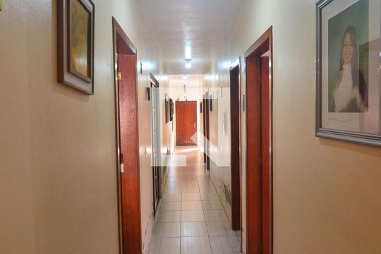 Corredor de casa à venda com 4 quartos, 155m² em Harmonia, Canoas