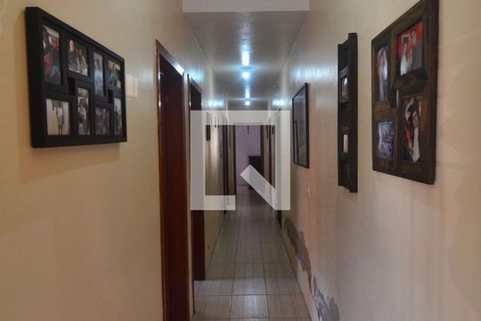 Corredor de casa à venda com 4 quartos, 155m² em Harmonia, Canoas