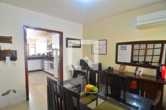 Sala de jantar de casa à venda com 4 quartos, 155m² em Harmonia, Canoas